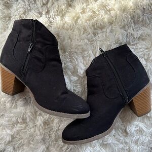 ☀️3/$25 Old navy black heeled booties faux suede 10 zip